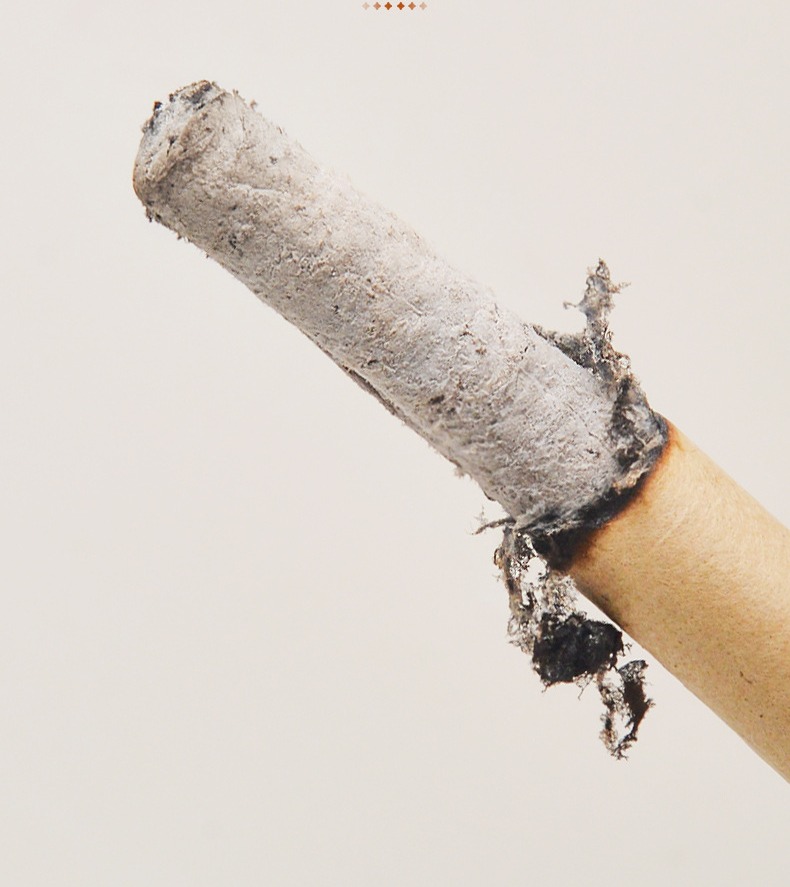 White ash on the burnt end (manufacturer detail photo).
